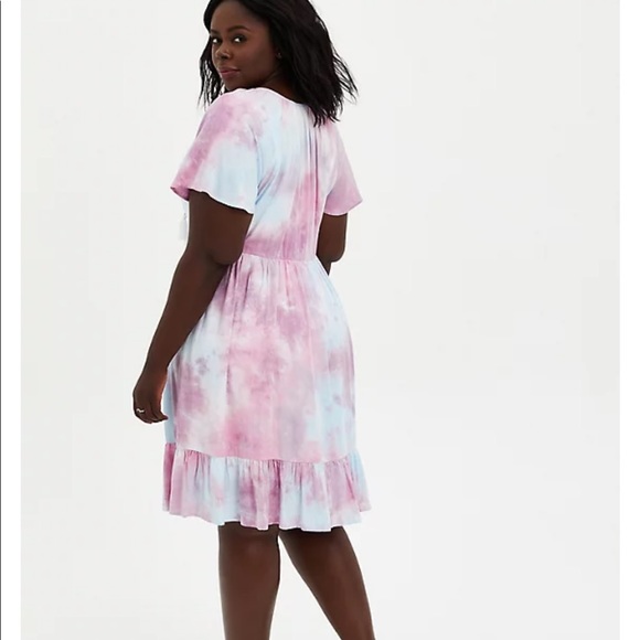 Torrid TIE-DYE CROSSHATCH TIERED BABYDOLL DRESS - Picture 2 of 3